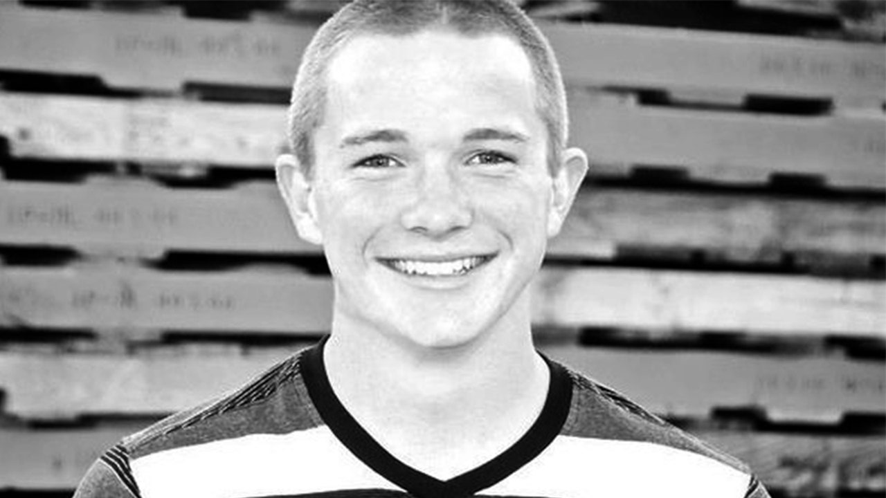 'I'm bisexual': Kicker becomes first CFB player to come out publicly
